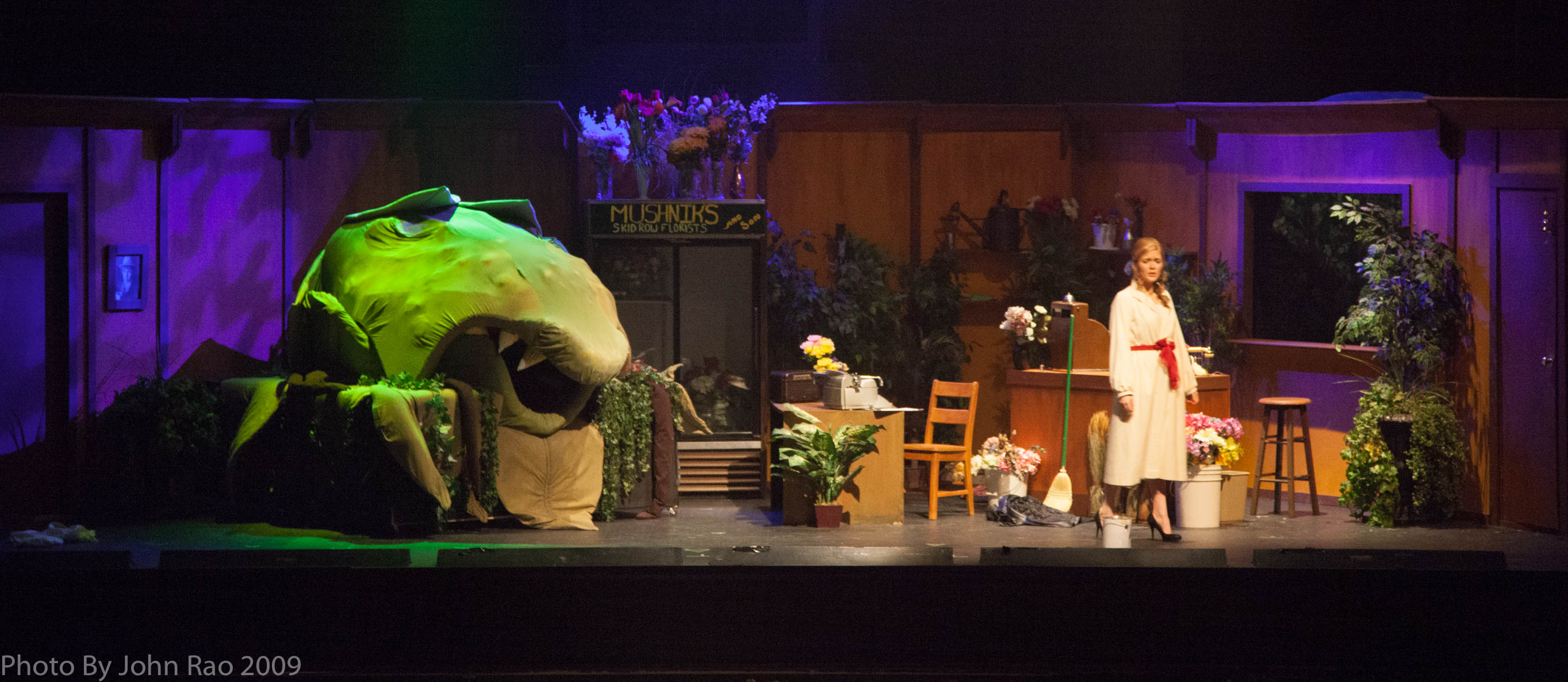 Holy_Heart_Little_Shop_of_Horrors_2009_Rao (114 of 138)